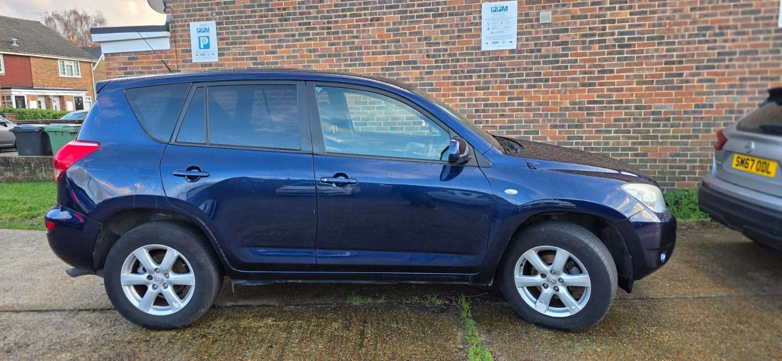 A 2008 TOYOTA RAV4 2.0 XT-R SUV 5dr Petrol Automatic 4WD (212 g/km, 150 bhp) A 2008 TOYOTA RAV4 2.0 XT-R SUV 5dr Petrol Automatic 4WD (212 g/km, 150 bhp)