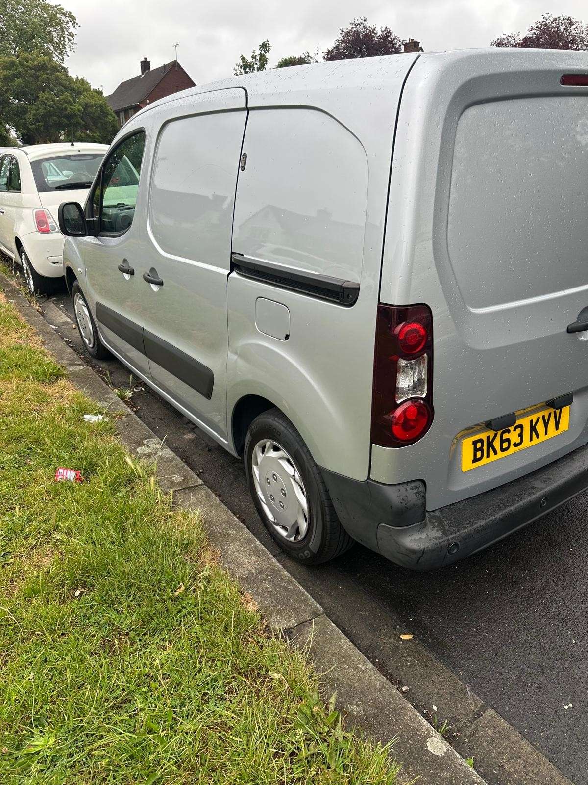 A 2013 CITROEN BERLINGO 1.6 HDi 625 Enterprise Panel Van 5dr Diesel Manual L1 (Euro 5) (133 g/km, 75 bhp) A 2013 CITROEN BERLINGO 1.6 HDi 625 Enterprise Panel Van 5dr Diesel Manual L1 (Euro 5) (133 g/km, 75 bhp)