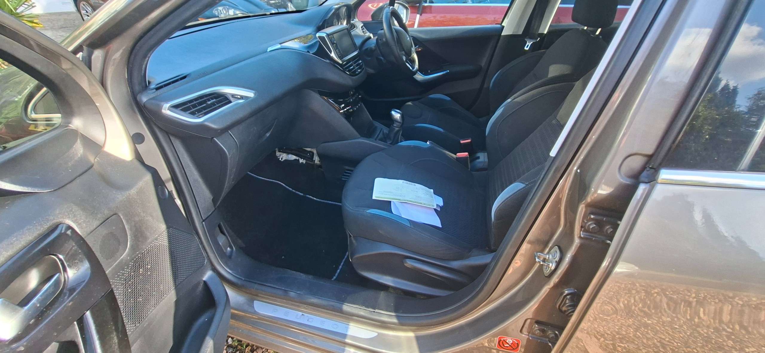 A 2013 PEUGEOT 208 A 2013 PEUGEOT 208