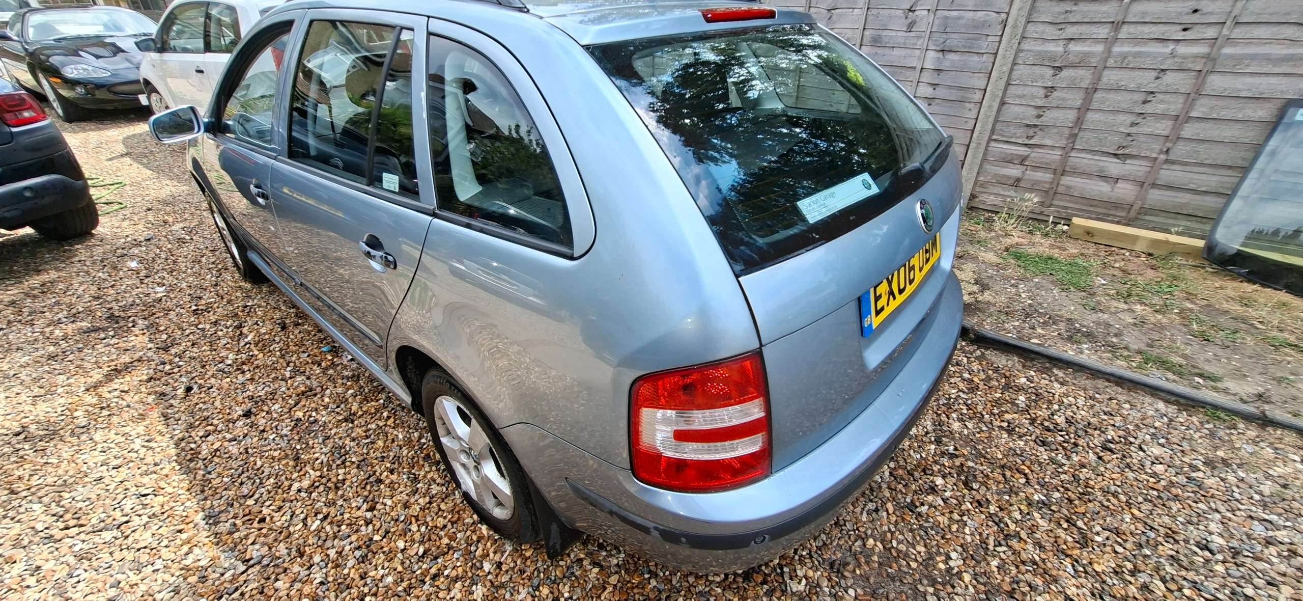 A 2006 SKODA FABIA 1.4 16V Elegance Estate 5dr Petrol Automatic (182 g/km, 75 bhp) A 2006 SKODA FABIA 1.4 16V Elegance Estate 5dr Petrol Automatic (182 g/km, 75 bhp)