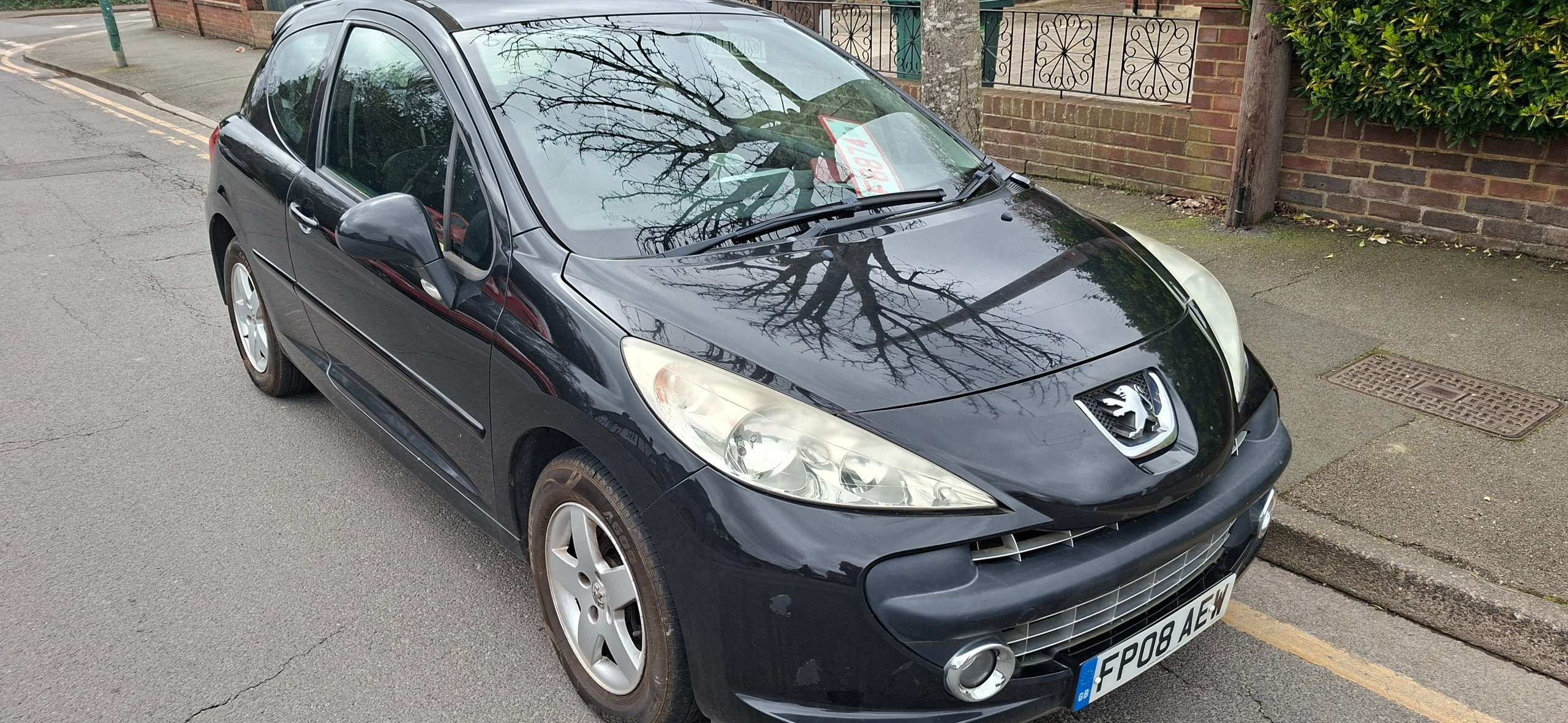 A 2008 PEUGEOT 207 1.4 VTi Sport Hatchback 3dr Petrol Manual (145 g/km, 95 bhp) A 2008 PEUGEOT 207 1.4 VTi Sport Hatchback 3dr Petrol Manual (145 g/km, 95 bhp)