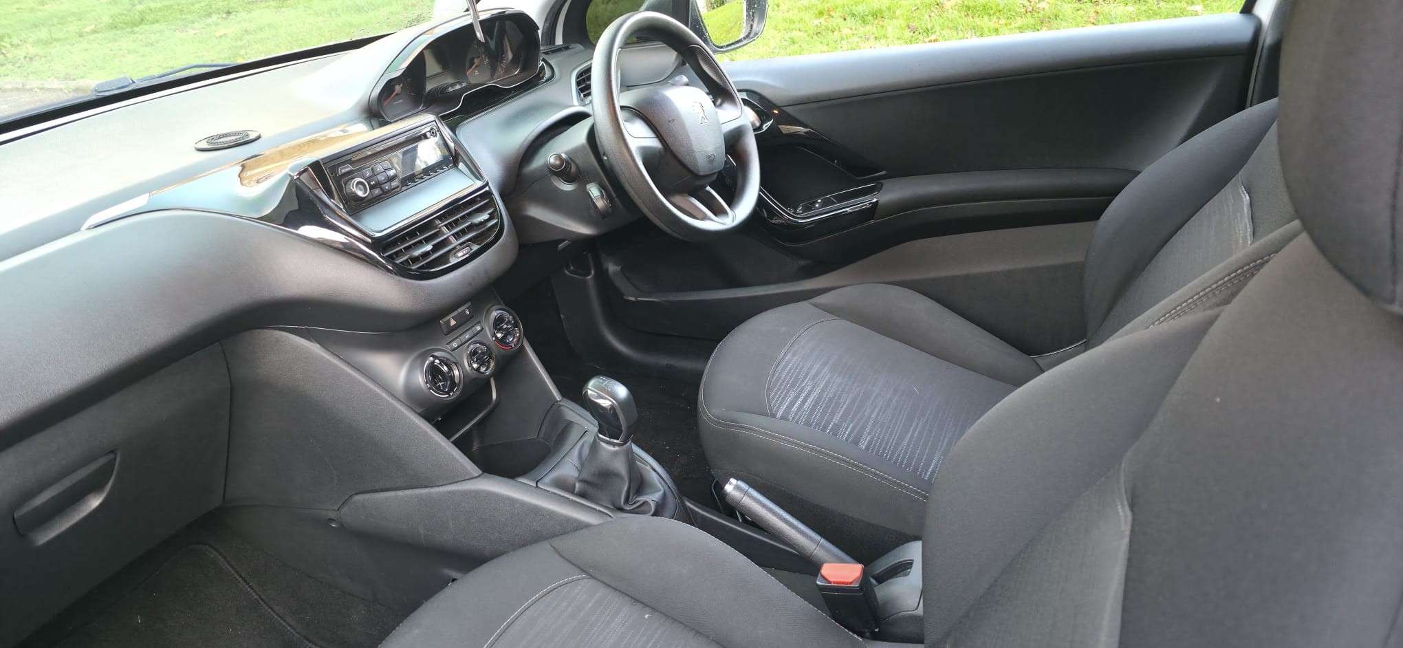 2015 PEUGEOT 208 2015 PEUGEOT 208