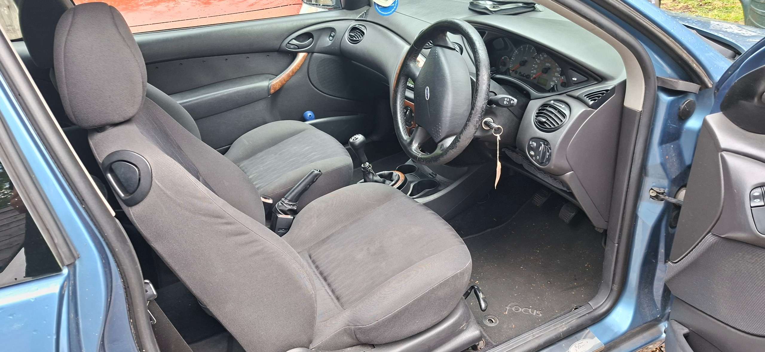 A 2003 FORD FOCUS 1.6i 16v Zetec Hatchback 3dr Petrol Manual (165 g/km, 99 bhp) A 2003 FORD FOCUS 1.6i 16v Zetec Hatchback 3dr Petrol Manual (165 g/km, 99 bhp)