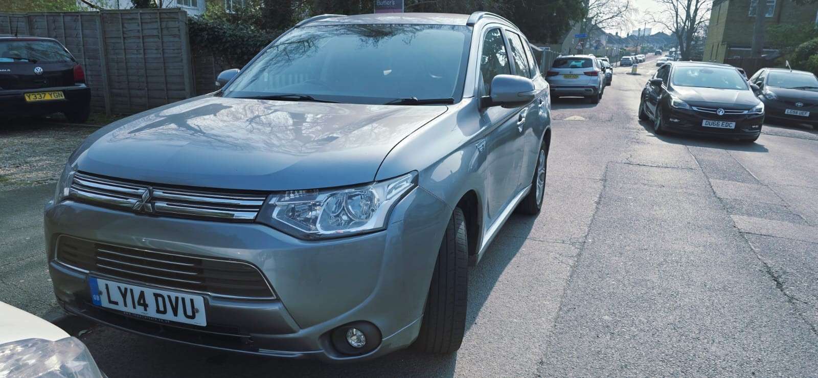 A 2014 MITSUBISHI OUTLANDER 2.0h 12kWh GX3h SUV 5dr Petrol Plug-in Hybrid CVT 4WD Euro 5 (s/s) (200 ps) A 2014 MITSUBISHI OUTLANDER 2.0h 12kWh GX3h SUV 5dr Petrol Plug-in Hybrid CVT 4WD Euro 5 (s/s) (200 ps)