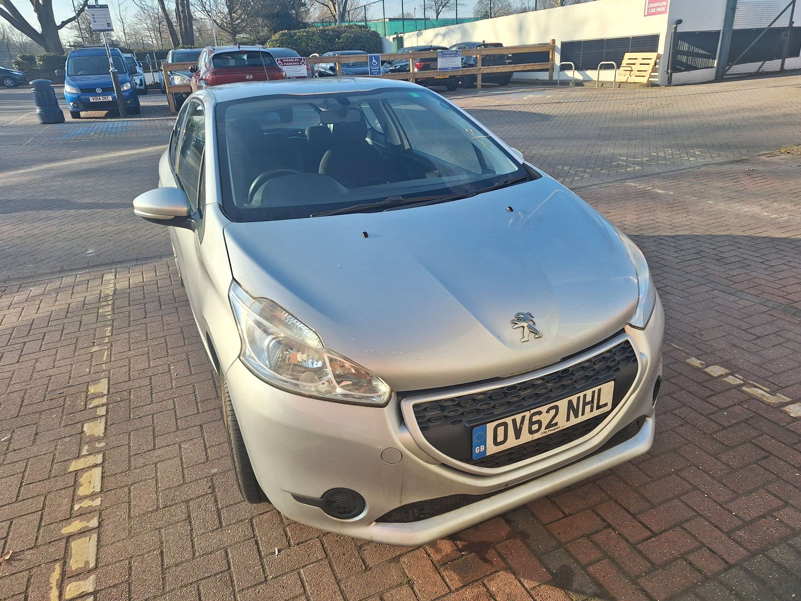 A 2012 PEUGEOT 208 ACCESS PLUS 3-Door A 2012 PEUGEOT 208 ACCESS PLUS 3-Door