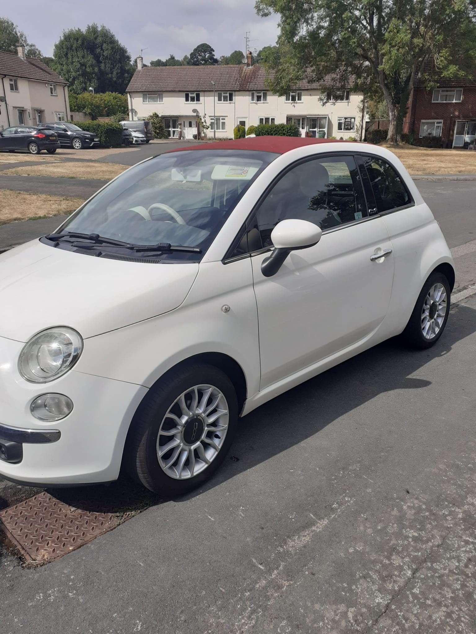 A 2011 FIAT 500C 1.2 Lounge Convertible 2dr Petrol Manual Euro 5 (69 bhp) A 2011 FIAT 500C 1.2 Lounge Convertible 2dr Petrol Manual Euro 5 (69 bhp)