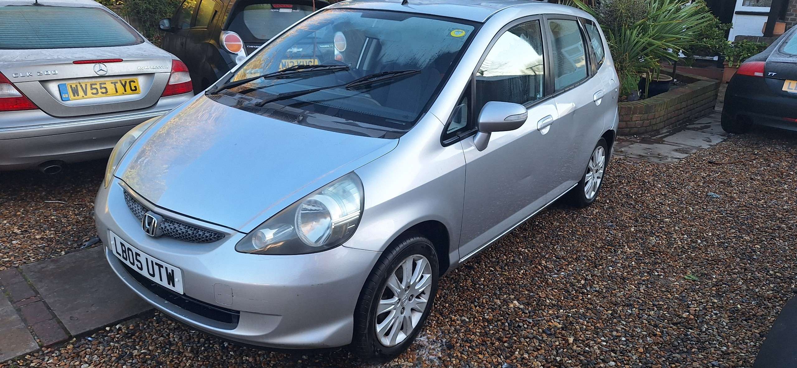 A 2005 HONDA JAZZ 1.4 i-DSI SE Hatchback 5dr Petrol Manual (137 g/km, 82 bhp) A 2005 HONDA JAZZ 1.4 i-DSI SE Hatchback 5dr Petrol Manual (137 g/km, 82 bhp)