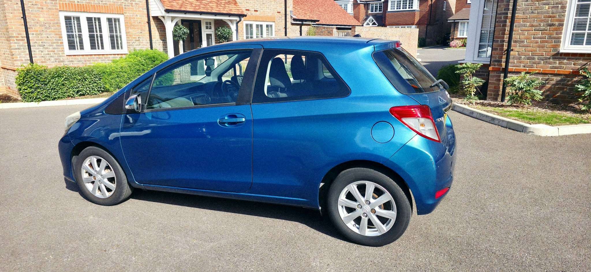 A 2013 TOYOTA YARIS 1.33 Dual VVT-i TR Hatchback 3dr Petrol Manual Euro 5 (101 ps) A 2013 TOYOTA YARIS 1.33 Dual VVT-i TR Hatchback 3dr Petrol Manual Euro 5 (101 ps)