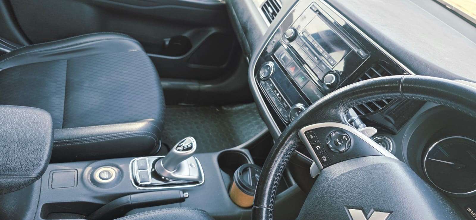 A 2014 MITSUBISHI OUTLANDER 2.0h 12kWh GX3h SUV 5dr Petrol Plug-in Hybrid CVT 4WD Euro 5 (s/s) (200 ps) A 2014 MITSUBISHI OUTLANDER 2.0h 12kWh GX3h SUV 5dr Petrol Plug-in Hybrid CVT 4WD Euro 5 (s/s) (200 ps)