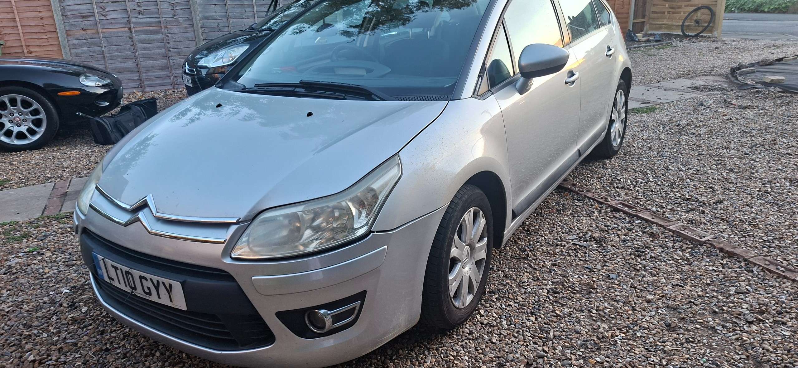 A 2010 CITROEN C4 1.6 HDi GPF VTR+ Hatchback 5dr Diesel Manual Euro 4 (110 ps) A 2010 CITROEN C4 1.6 HDi GPF VTR+ Hatchback 5dr Diesel Manual Euro 4 (110 ps)
