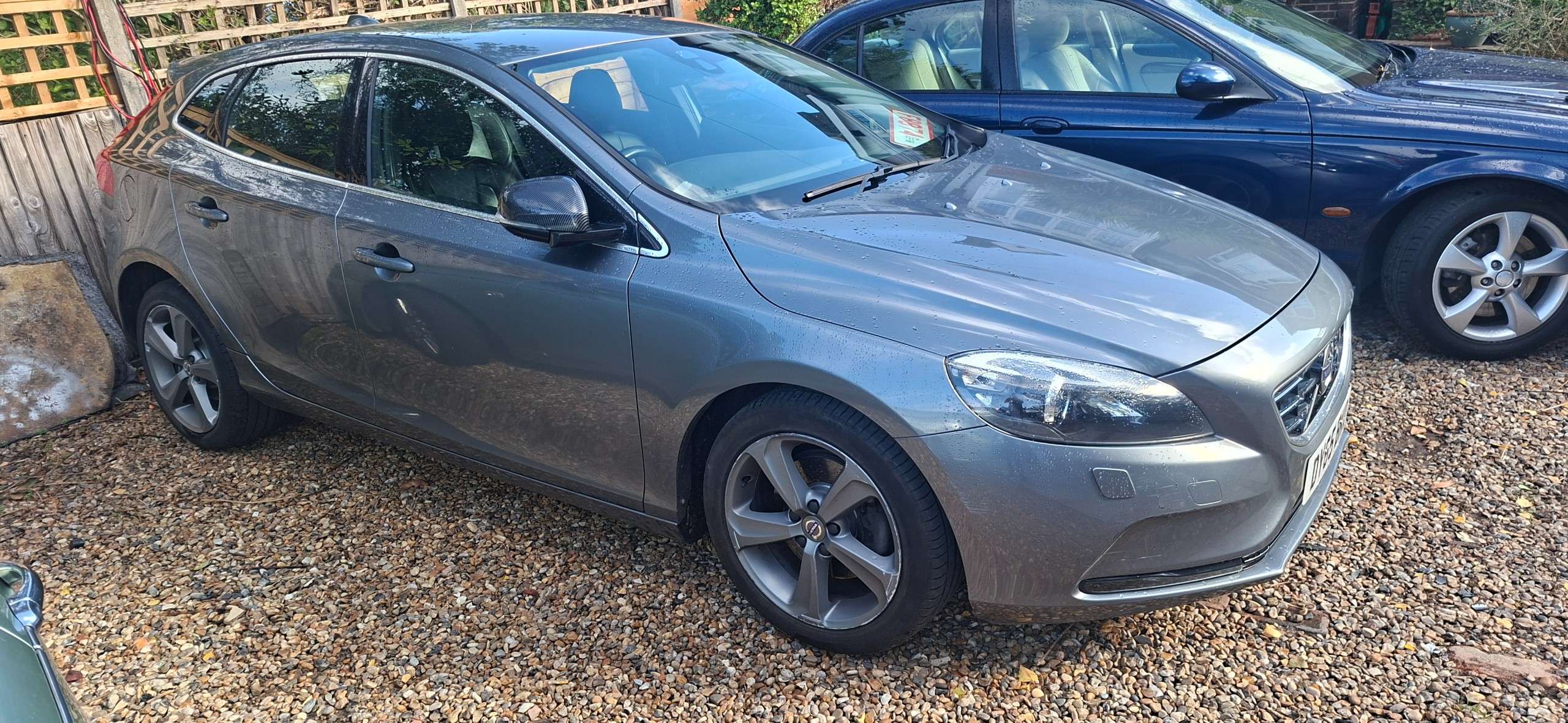 A 2016 VOLVO V40 1.6 T4 SE Lux Nav Hatchback 5dr Petrol Powershift Euro 5 (s/s) (180 ps) A 2016 VOLVO V40 1.6 T4 SE Lux Nav Hatchback 5dr Petrol Powershift Euro 5 (s/s) (180 ps)