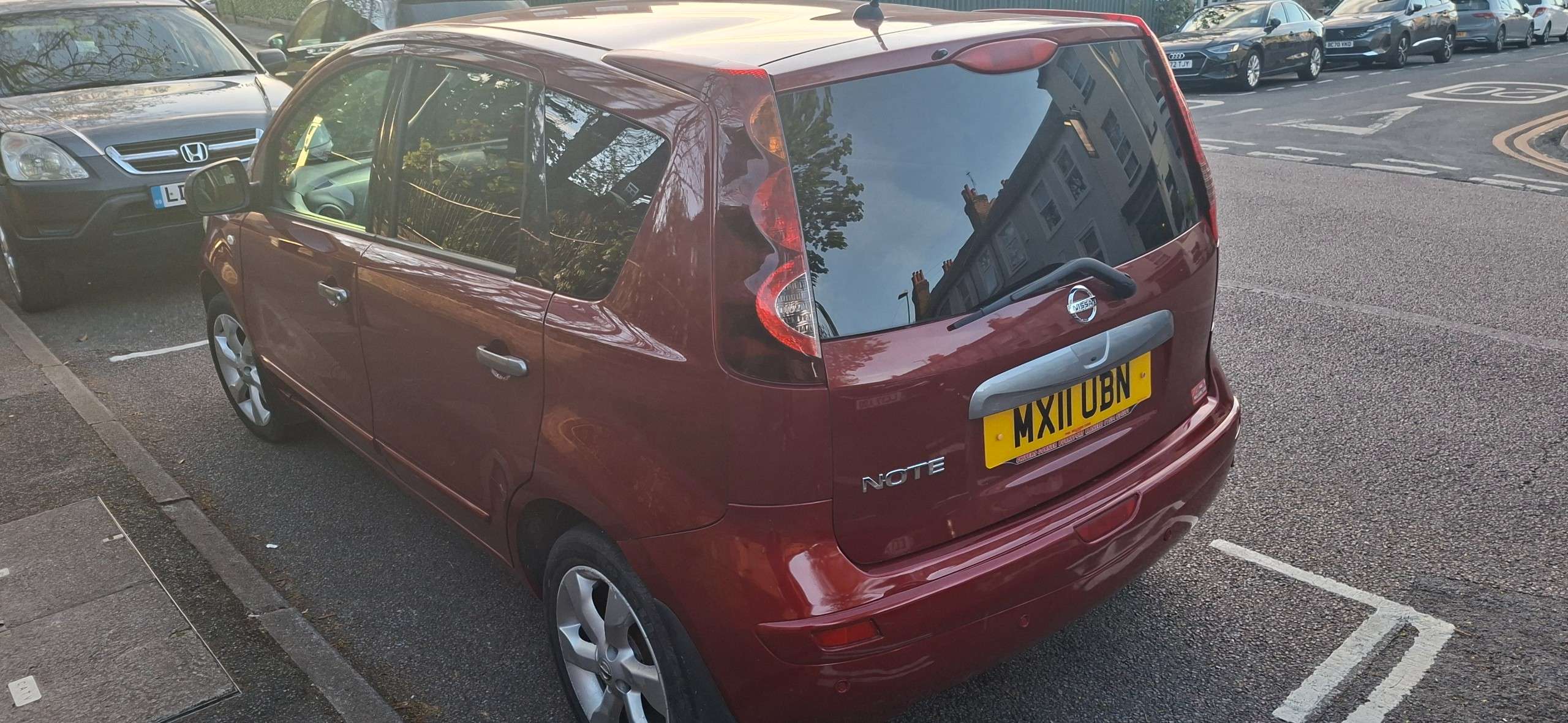 A 2011 NISSAN NOTE 1.6 16V Tekna Hatchback 5dr Petrol Manual Euro 5 (110 ps) A 2011 NISSAN NOTE 1.6 16V Tekna Hatchback 5dr Petrol Manual Euro 5 (110 ps)