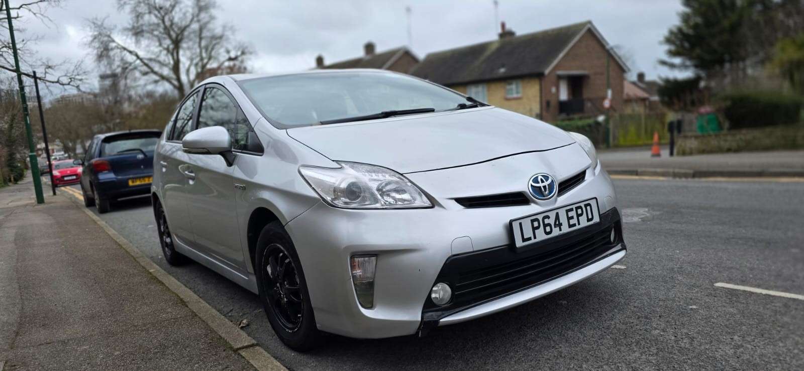 A 2015 TOYOTA PRIUS 1.8 VVT-h T3 Hatchback 5dr Petrol Hybrid CVT Euro 5 (s/s) (136 ps) A 2015 TOYOTA PRIUS 1.8 VVT-h T3 Hatchback 5dr Petrol Hybrid CVT Euro 5 (s/s) (136 ps)