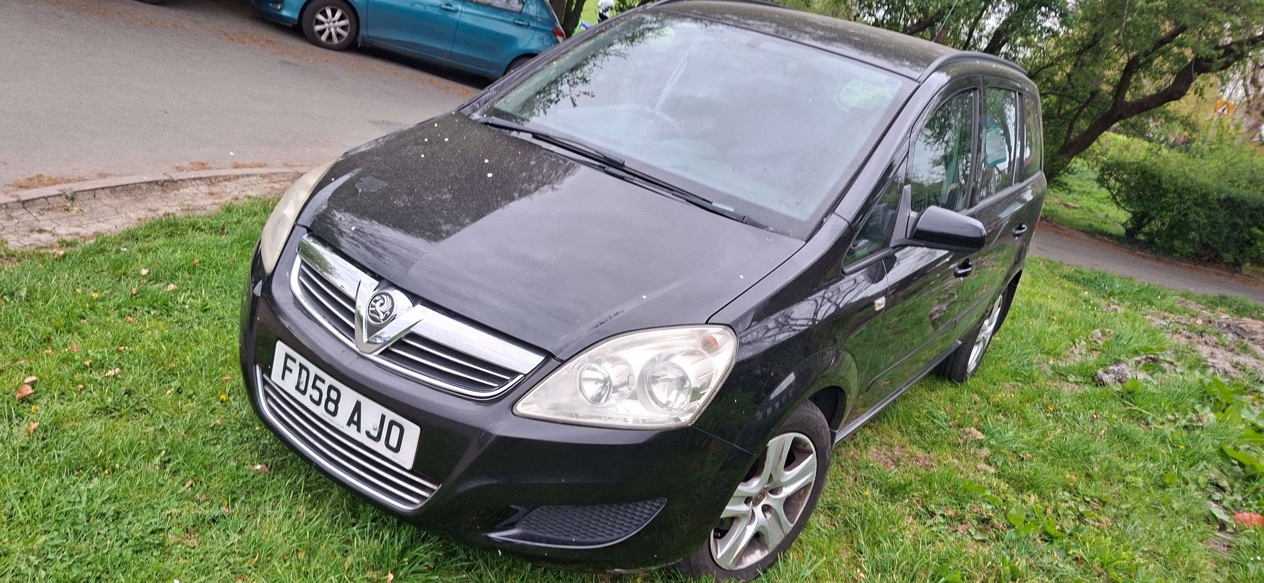 A 2009 VAUXHALL ZAFIRA 1.6 Exclusiv MPV 5dr Petrol Manual Euro 4 (105 ps) A 2009 VAUXHALL ZAFIRA 1.6 Exclusiv MPV 5dr Petrol Manual Euro 4 (105 ps)