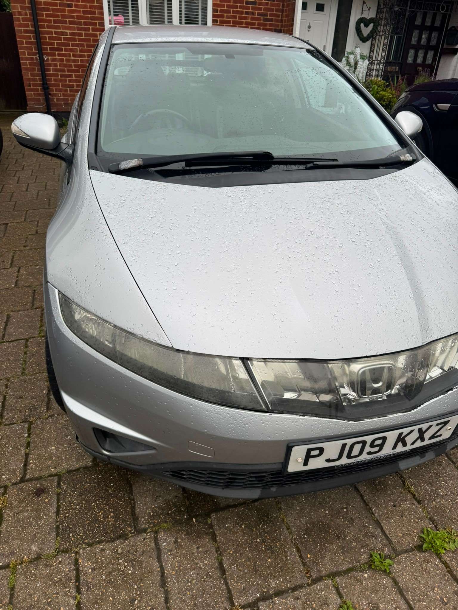 A 2009 HONDA CIVIC 1.8 i-VTEC SE Hatchback 5dr Petrol Manual (152 g/km, 138 bhp) A 2009 HONDA CIVIC 1.8 i-VTEC SE Hatchback 5dr Petrol Manual (152 g/km, 138 bhp)
