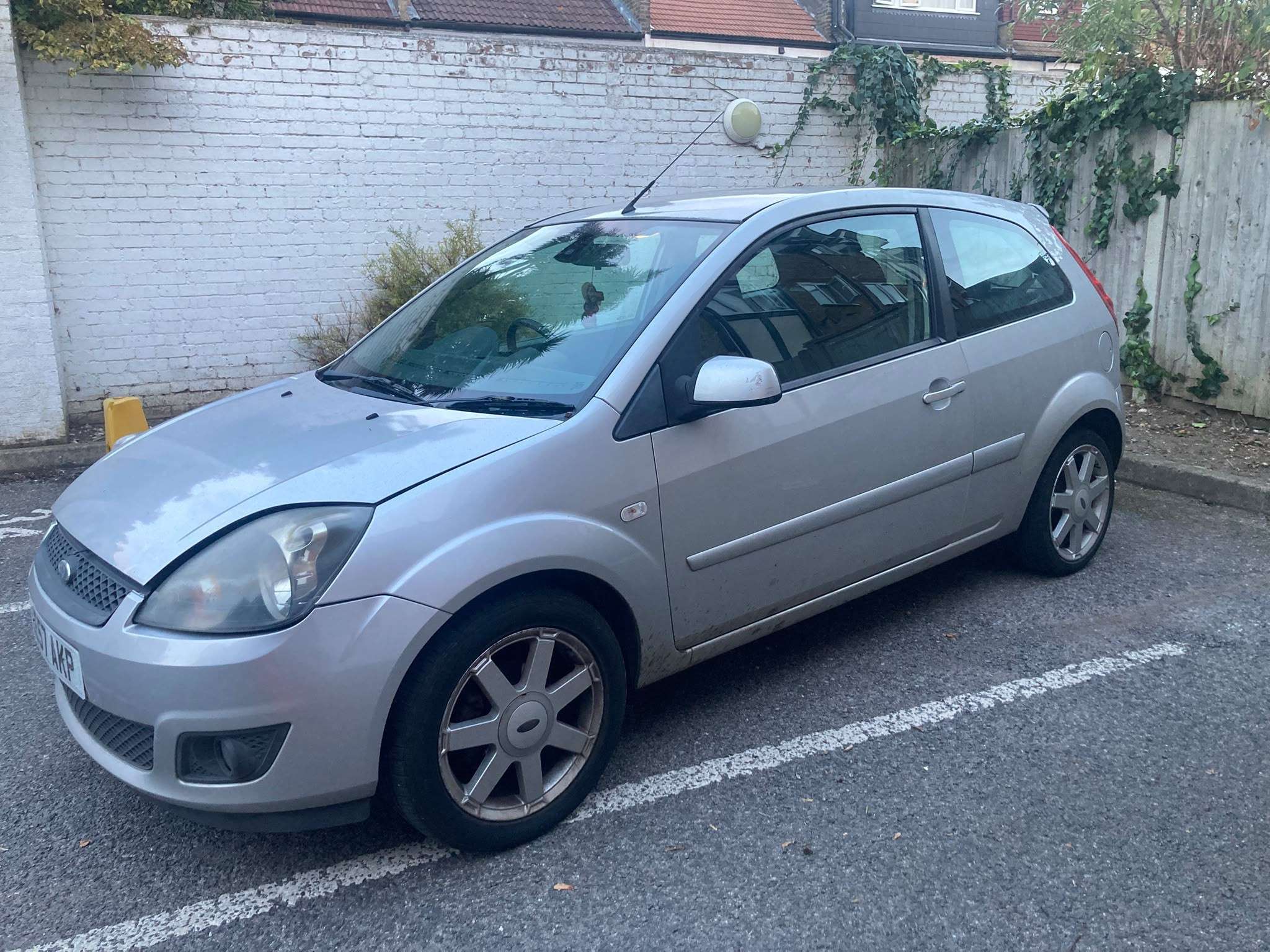A 2008 FORD FIESTA 1.4 Zetec Blue Edition Hatchback 3dr Petrol Manual (147 g/km, 79 bhp) A 2008 FORD FIESTA 1.4 Zetec Blue Edition Hatchback 3dr Petrol Manual (147 g/km, 79 bhp)