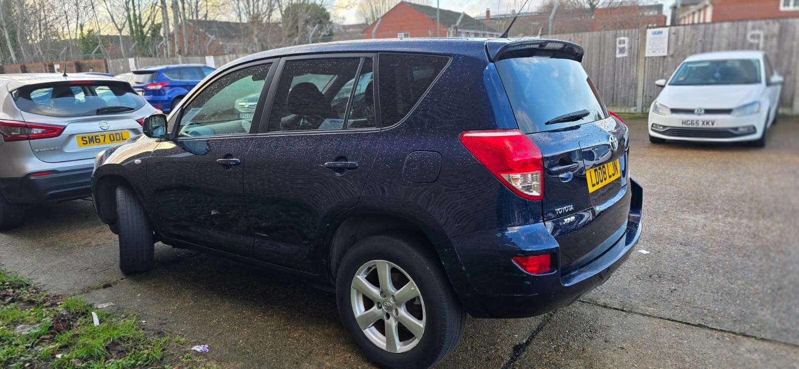 A 2008 TOYOTA RAV4 2.0 XT-R SUV 5dr Petrol Automatic 4WD (212 g/km, 150 bhp) A 2008 TOYOTA RAV4 2.0 XT-R SUV 5dr Petrol Automatic 4WD (212 g/km, 150 bhp)