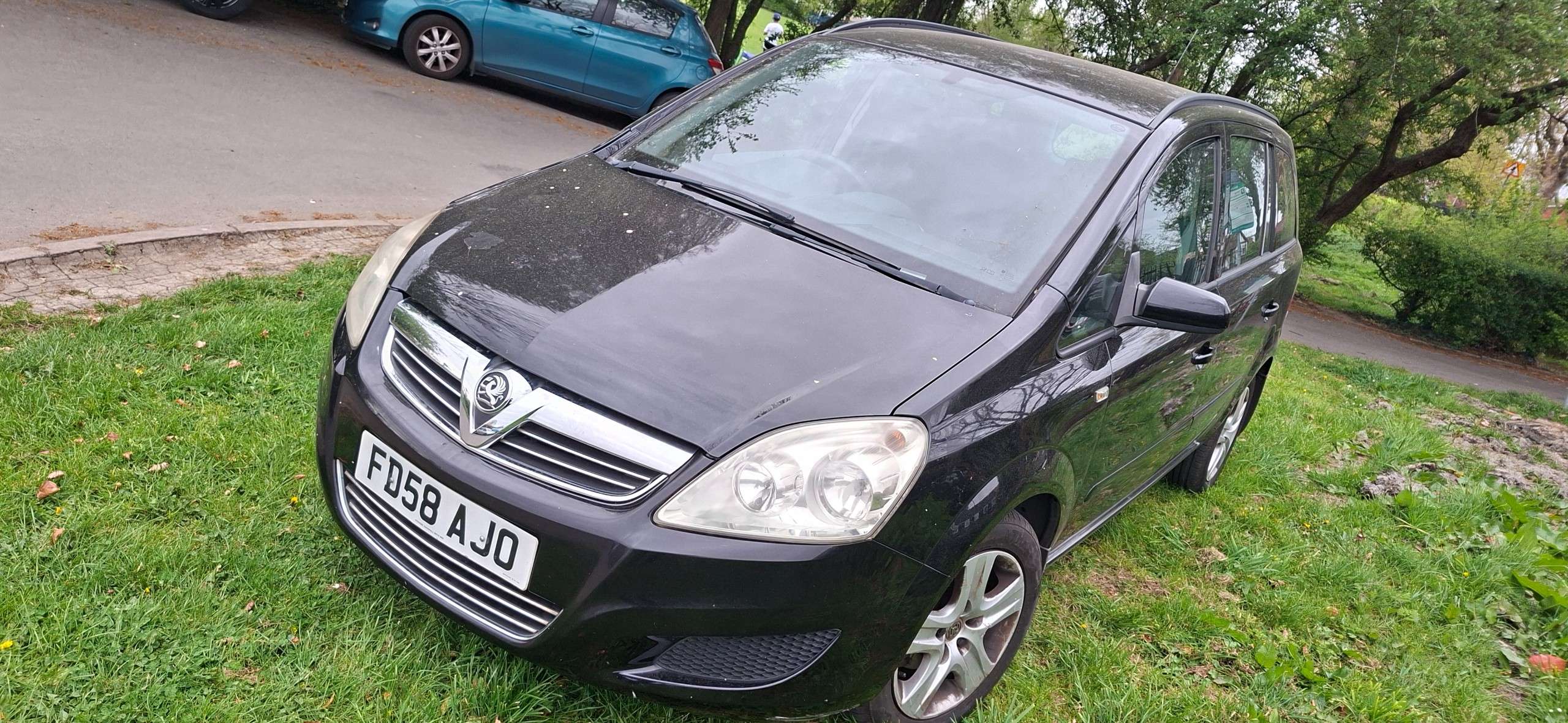A 2009 VAUXHALL ZAFIRA 1.6 Exclusiv MPV 5dr Petrol Manual Euro 4 (105 ps) A 2009 VAUXHALL ZAFIRA 1.6 Exclusiv MPV 5dr Petrol Manual Euro 4 (105 ps)