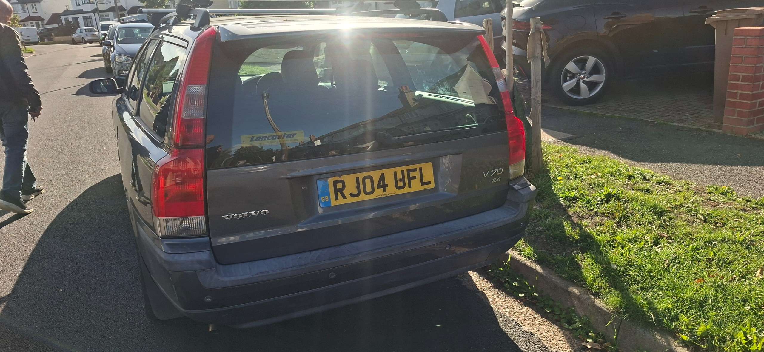 A 2004 VOLVO V70 2.4 Sport Estate 5dr Petrol Automatic (237 g/km, 170 bhp) A 2004 VOLVO V70 2.4 Sport Estate 5dr Petrol Automatic (237 g/km, 170 bhp)
