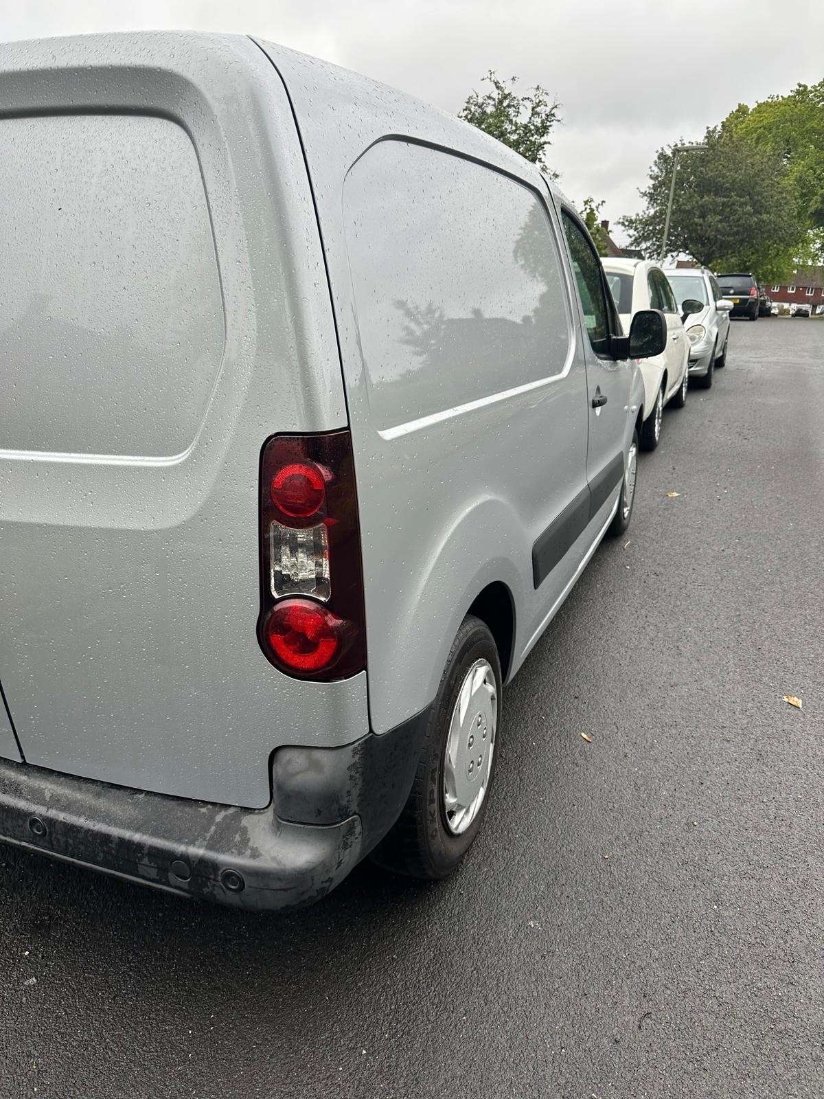 A 2013 CITROEN BERLINGO 1.6 HDi 625 Enterprise Panel Van 5dr Diesel Manual L1 (Euro 5) (133 g/km, 75 bhp) A 2013 CITROEN BERLINGO 1.6 HDi 625 Enterprise Panel Van 5dr Diesel Manual L1 (Euro 5) (133 g/km, 75 bhp)