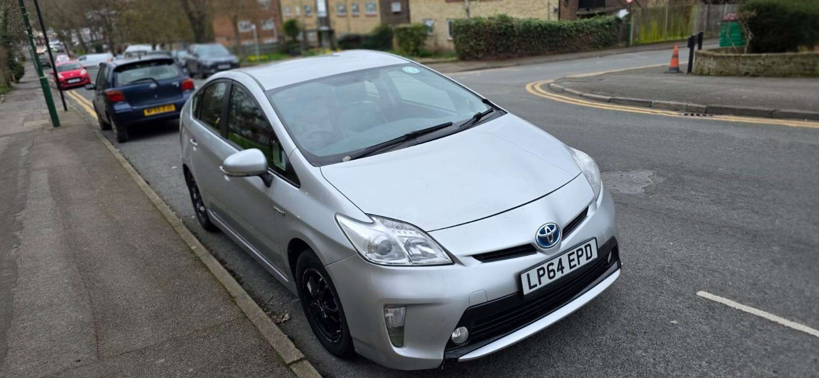 A 2015 TOYOTA PRIUS 1.8 VVT-h T3 Hatchback 5dr Petrol Hybrid CVT Euro 5 (s/s) (136 ps) A 2015 TOYOTA PRIUS 1.8 VVT-h T3 Hatchback 5dr Petrol Hybrid CVT Euro 5 (s/s) (136 ps)
