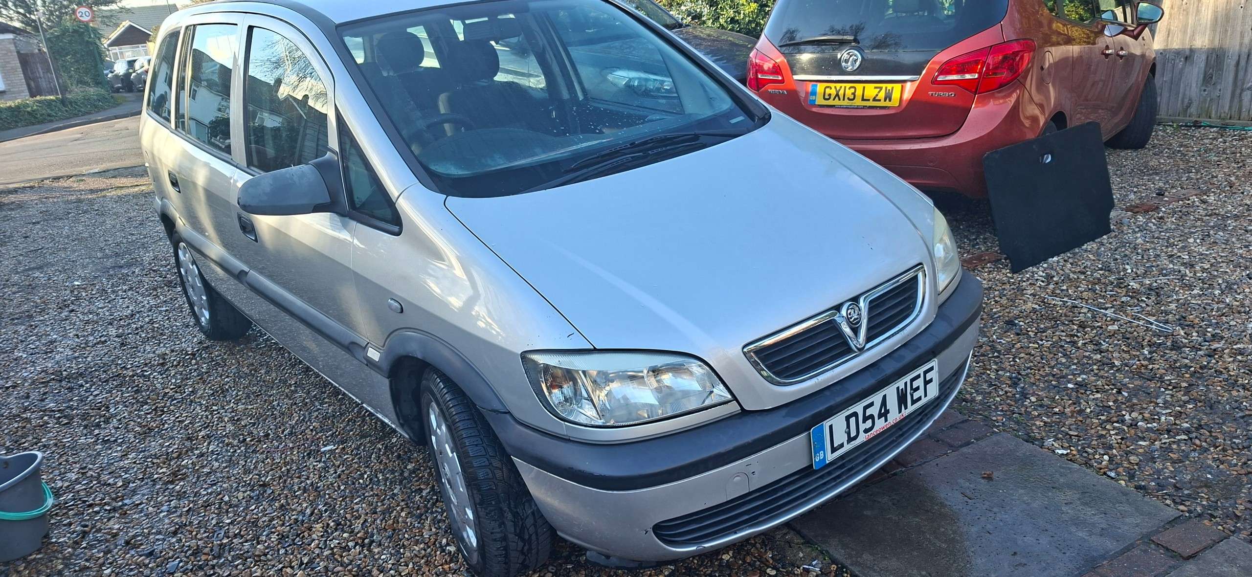 A 2004 VAUXHALL ZAFIRA 1.6i 16v Life MPV 5dr Petrol Manual (180 g/km, 99 bhp) A 2004 VAUXHALL ZAFIRA 1.6i 16v Life MPV 5dr Petrol Manual (180 g/km, 99 bhp)