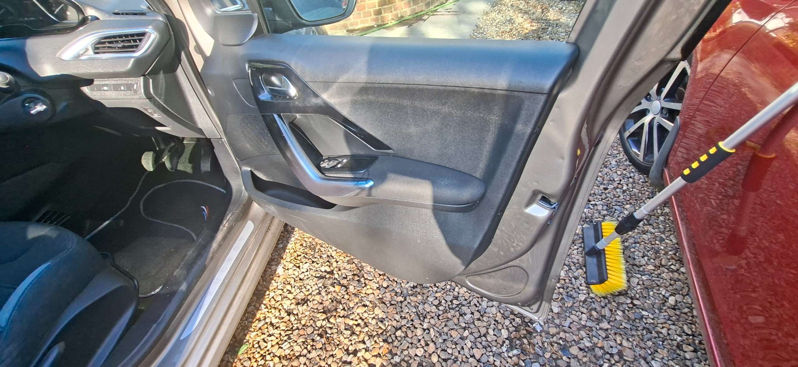 2013 PEUGEOT 208 2013 PEUGEOT 208