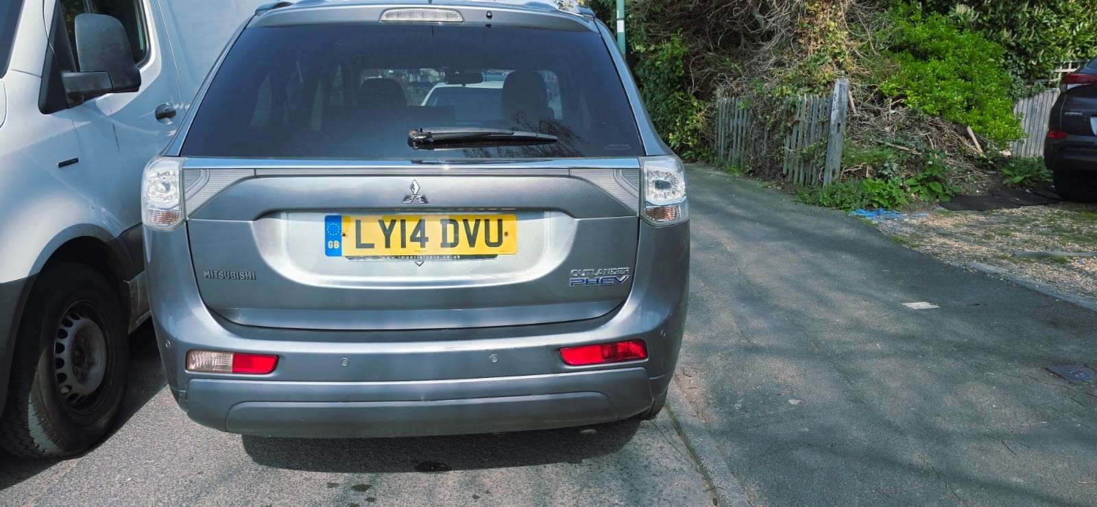 A 2014 MITSUBISHI OUTLANDER 2.0h 12kWh GX3h SUV 5dr Petrol Plug-in Hybrid CVT 4WD Euro 5 (s/s) (200 ps) A 2014 MITSUBISHI OUTLANDER 2.0h 12kWh GX3h SUV 5dr Petrol Plug-in Hybrid CVT 4WD Euro 5 (s/s) (200 ps)