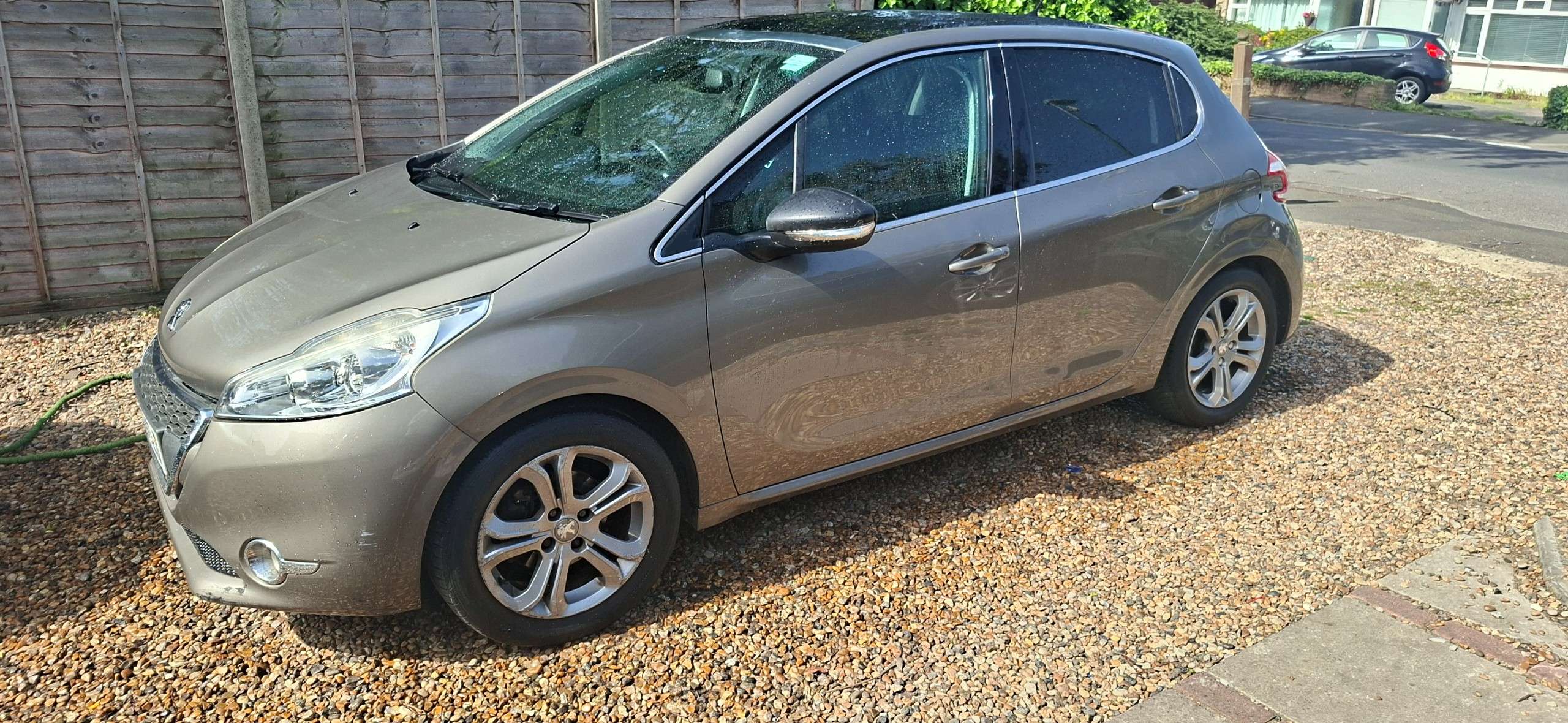 A 2013 PEUGEOT 208 A 2013 PEUGEOT 208