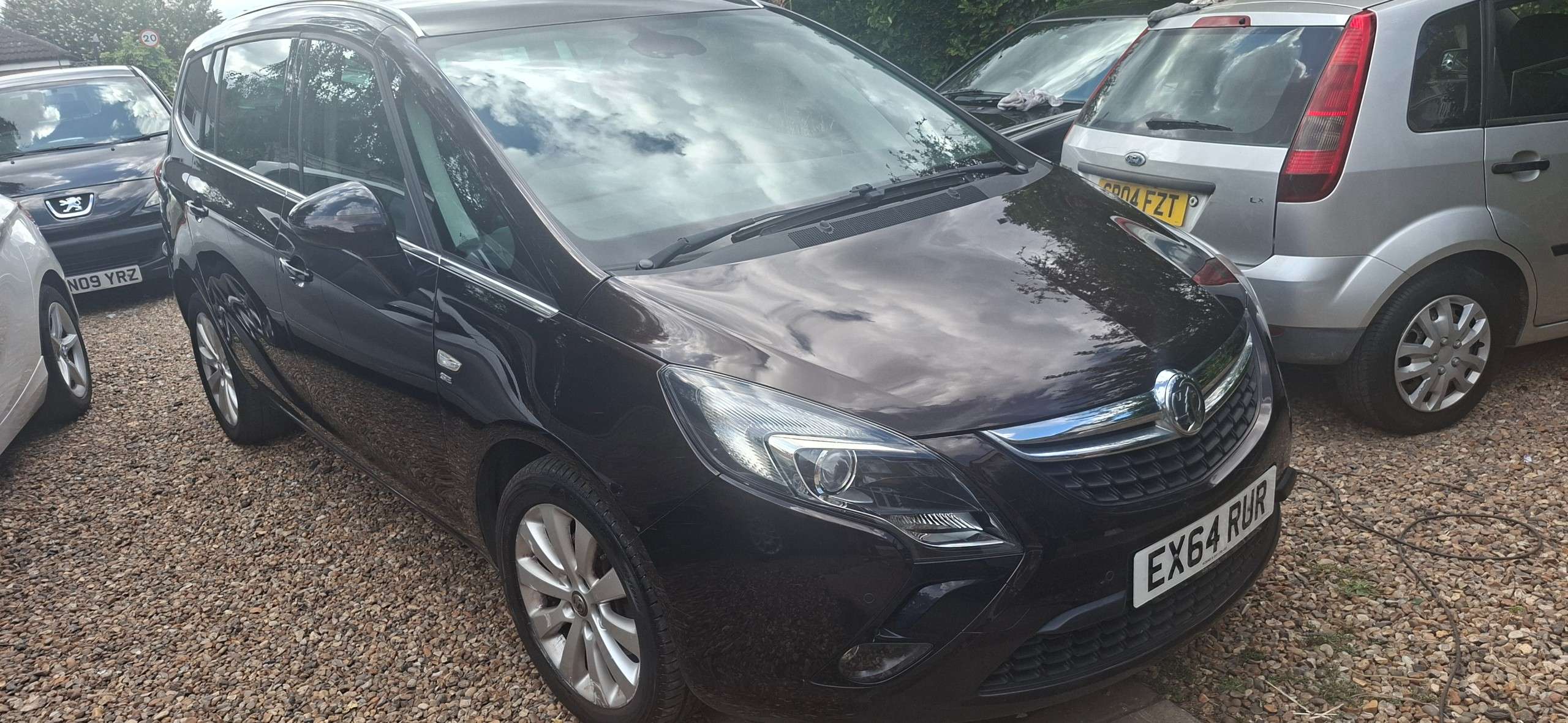 A 2014 VAUXHALL ZAFIRA TOURER 2.0 CDTi SE MPV 5dr Diesel Manual Euro 5 (130 ps) A 2014 VAUXHALL ZAFIRA TOURER 2.0 CDTi SE MPV 5dr Diesel Manual Euro 5 (130 ps)