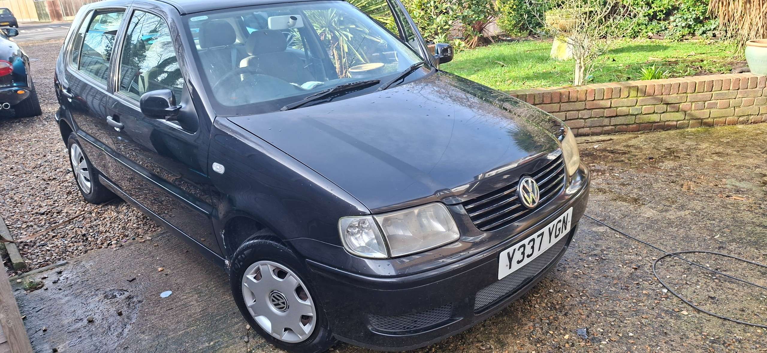 A 2001 VOLKSWAGEN POLO 1.4 Match Limited Edition Hatchback 5dr Petrol Automatic (187 g/km, 60 bhp) A 2001 VOLKSWAGEN POLO 1.4 Match Limited Edition Hatchback 5dr Petrol Automatic (187 g/km, 60 bhp)