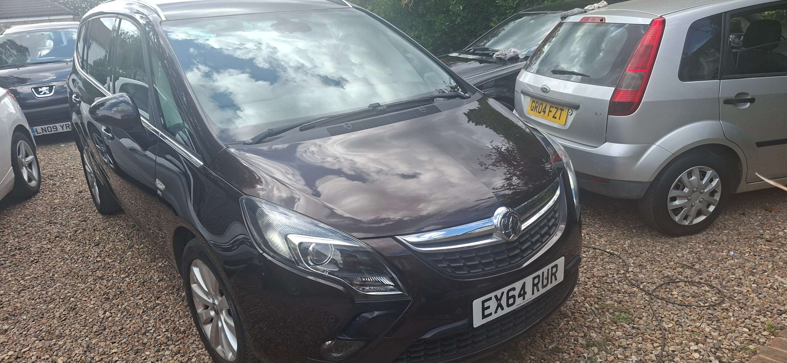A 2014 VAUXHALL ZAFIRA TOURER 2.0 CDTi SE MPV 5dr Diesel Manual Euro 5 (130 ps) A 2014 VAUXHALL ZAFIRA TOURER 2.0 CDTi SE MPV 5dr Diesel Manual Euro 5 (130 ps)