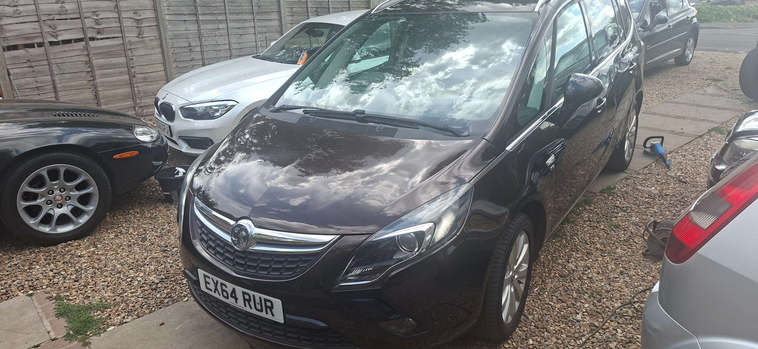 A 2014 VAUXHALL ZAFIRA TOURER 2.0 CDTi SE MPV 5dr Diesel Manual Euro 5 (130 ps) A 2014 VAUXHALL ZAFIRA TOURER 2.0 CDTi SE MPV 5dr Diesel Manual Euro 5 (130 ps)