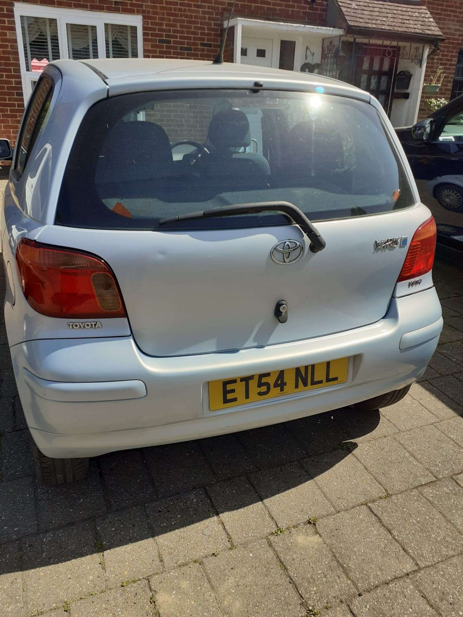 A 2005 TOYOTA YARIS 1.0 VVT-i Blue Hatchback 5dr Petrol Manual (134 g/km, 67 bhp) A 2005 TOYOTA YARIS 1.0 VVT-i Blue Hatchback 5dr Petrol Manual (134 g/km, 67 bhp)