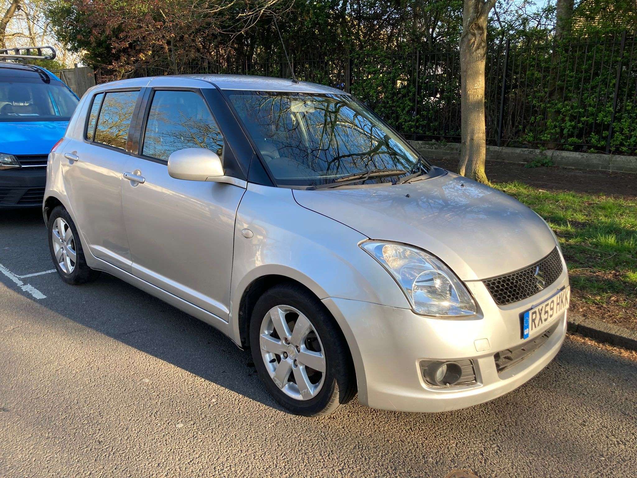 A 2009 SUZUKI SWIFT 1.5 GLX Hatchback 5dr Petrol Automatic (153 g/km, 101 bhp) A 2009 SUZUKI SWIFT 1.5 GLX Hatchback 5dr Petrol Automatic (153 g/km, 101 bhp)
