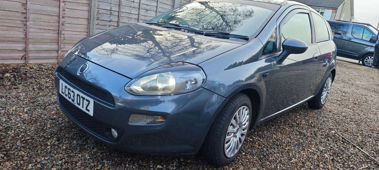 A 2014 FIAT PUNTO 1.2 Easy 3dr A 2014 FIAT PUNTO 1.2 Easy 3dr