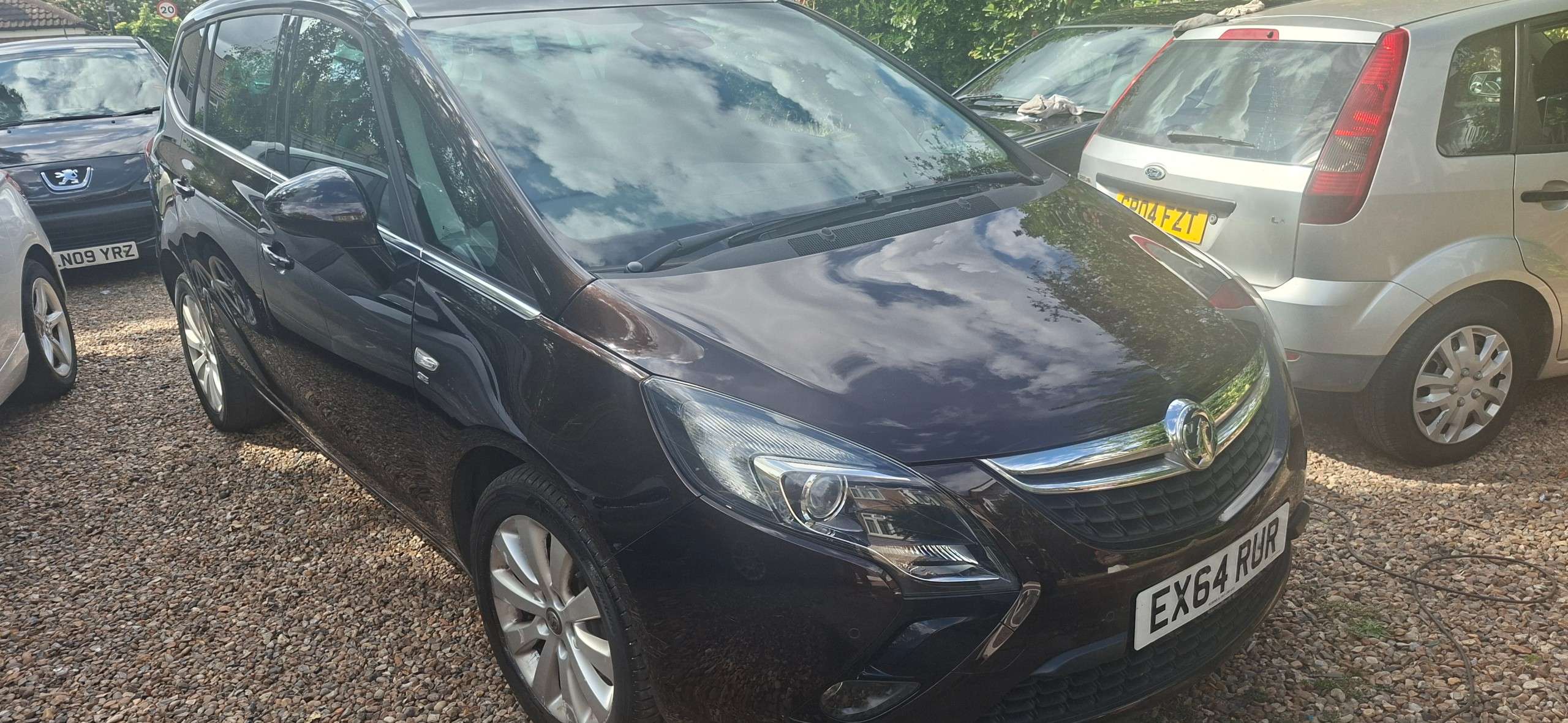 A 2014 VAUXHALL ZAFIRA TOURER 2.0 CDTi SE MPV 5dr Diesel Manual Euro 5 (130 ps) A 2014 VAUXHALL ZAFIRA TOURER 2.0 CDTi SE MPV 5dr Diesel Manual Euro 5 (130 ps)