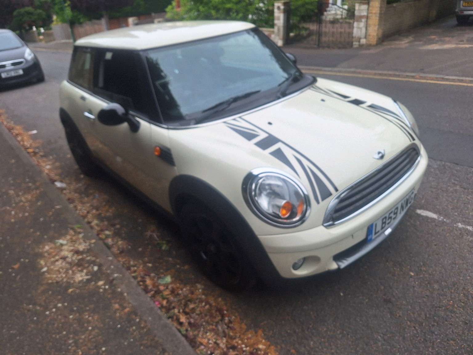 A 2009 MINI HATCH COOPER 1.4 One 3dr A 2009 MINI HATCH COOPER 1.4 One 3dr