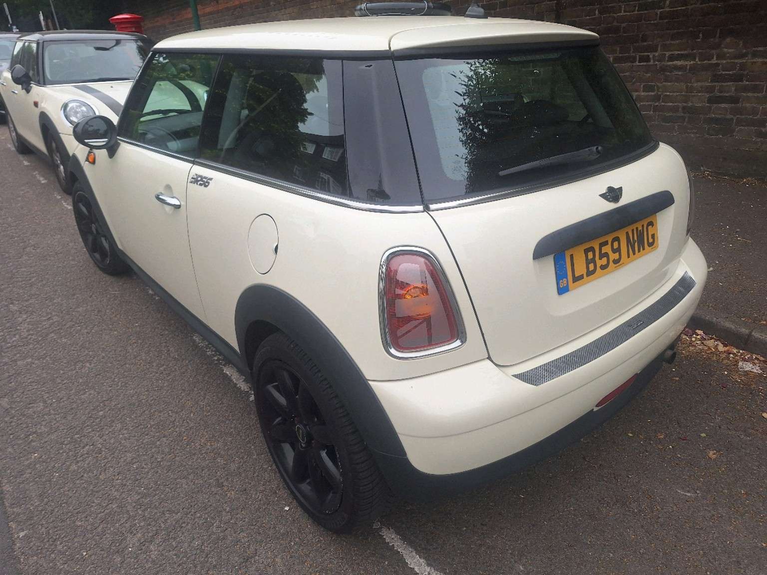 A 2009 MINI HATCH COOPER 1.4 One 3dr A 2009 MINI HATCH COOPER 1.4 One 3dr