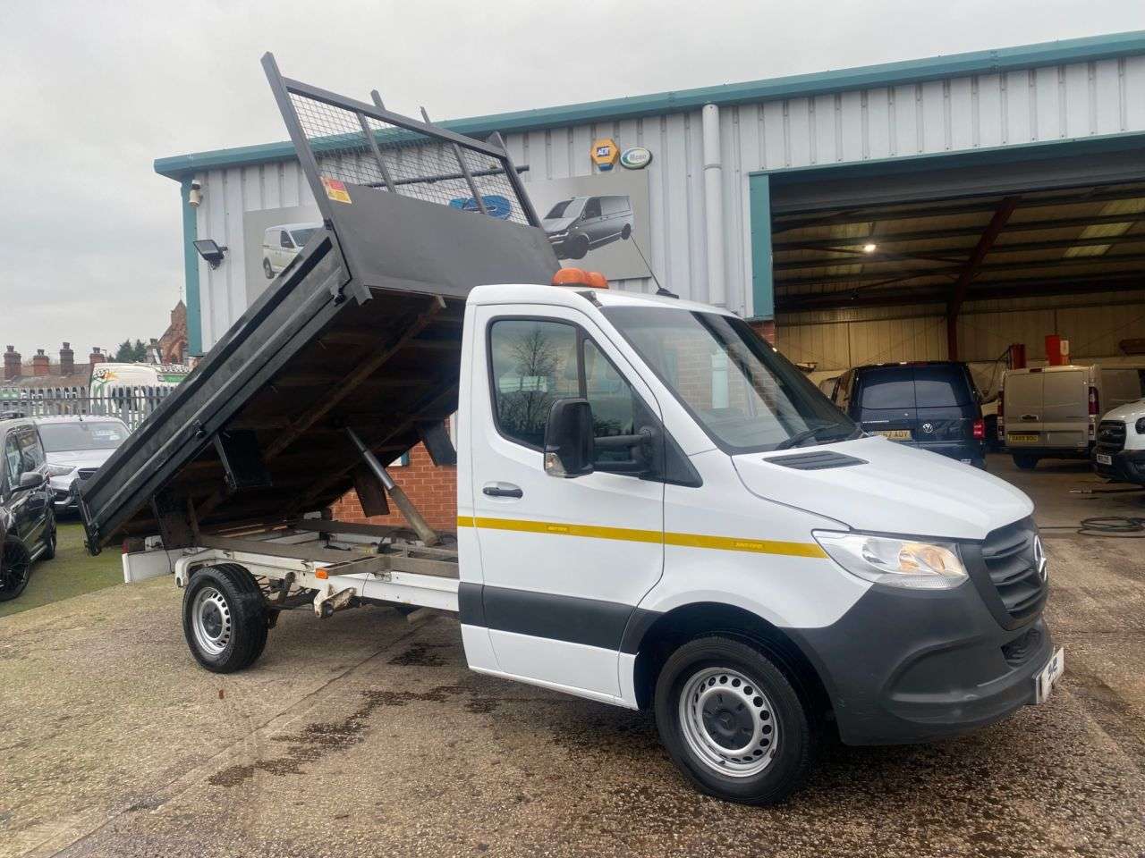 A 2021 MERCEDES-BENZ SPRINTER RWD EURO 6 SINGLE CAB TIPPER 6SPD 150BHP 71K MILES *** FREE MAINLAND UK DEL A 2021 MERCEDES-BENZ SPRINTER RWD EURO 6 SINGLE CAB TIPPER 6SPD 150BHP 71K MILES *** FREE MAINLAND UK DEL