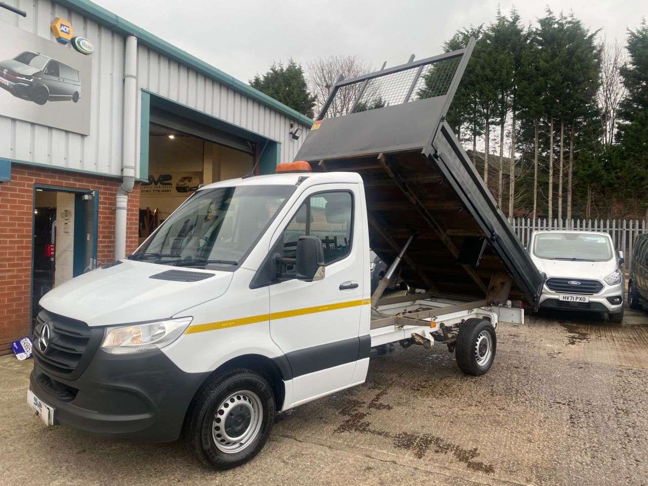 A 2021 MERCEDES-BENZ SPRINTER RWD EURO 6 SINGLE CAB TIPPER 6SPD 150BHP 71K MILES *** FREE MAINLAND UK DEL A 2021 MERCEDES-BENZ SPRINTER RWD EURO 6 SINGLE CAB TIPPER 6SPD 150BHP 71K MILES *** FREE MAINLAND UK DEL