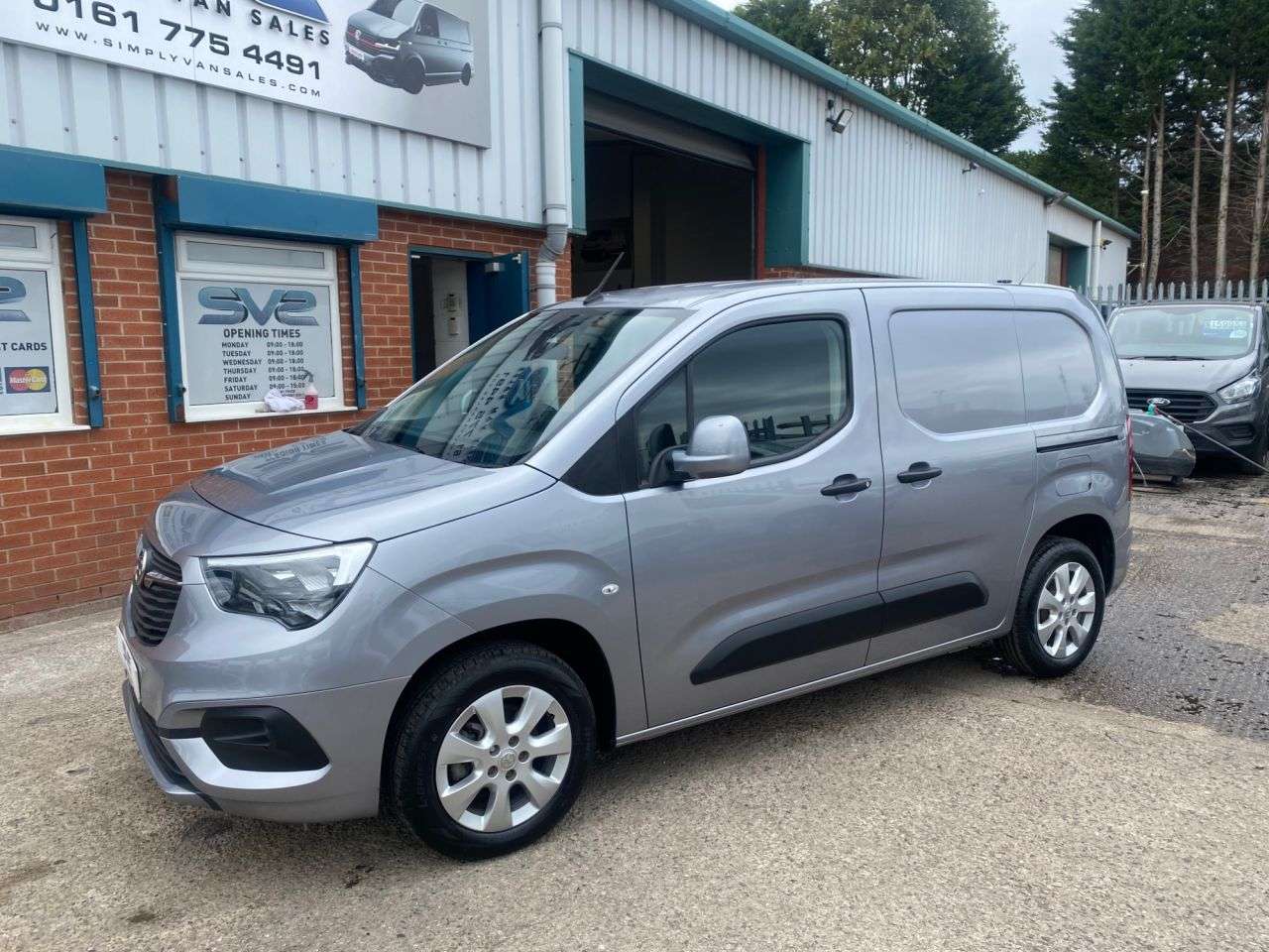 A 2021 VAUXHALL COMBO 1.5 L1 SWB EURO 6 GRIFFIN 3 SEATS AIR CON METALLIC GREY *** FREE MAINLAND U A 2021 VAUXHALL COMBO 1.5 L1 SWB EURO 6 GRIFFIN 3 SEATS AIR CON METALLIC GREY *** FREE MAINLAND U