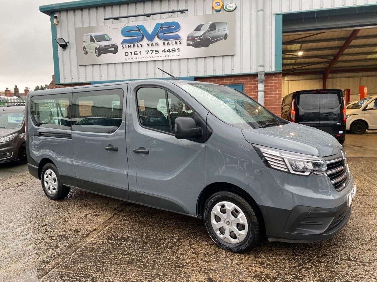 A 2022 RENAULT TRAFIC 2.0 DCI L2 LWB 9 SEAT MINIBUS BUSINESS LOW 56K MILES URBAN GREY *** FREE MA A 2022 RENAULT TRAFIC 2.0 DCI L2 LWB 9 SEAT MINIBUS BUSINESS LOW 56K MILES URBAN GREY *** FREE MA