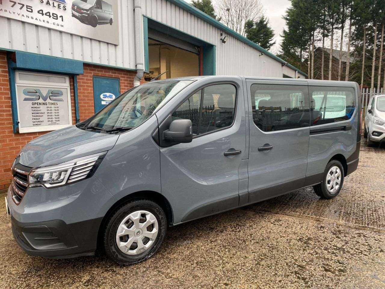 A 2022 RENAULT TRAFIC 2.0 DCI L2 LWB 9 SEAT MINIBUS BUSINESS LOW 56K MILES URBAN GREY *** FREE MA A 2022 RENAULT TRAFIC 2.0 DCI L2 LWB 9 SEAT MINIBUS BUSINESS LOW 56K MILES URBAN GREY *** FREE MA