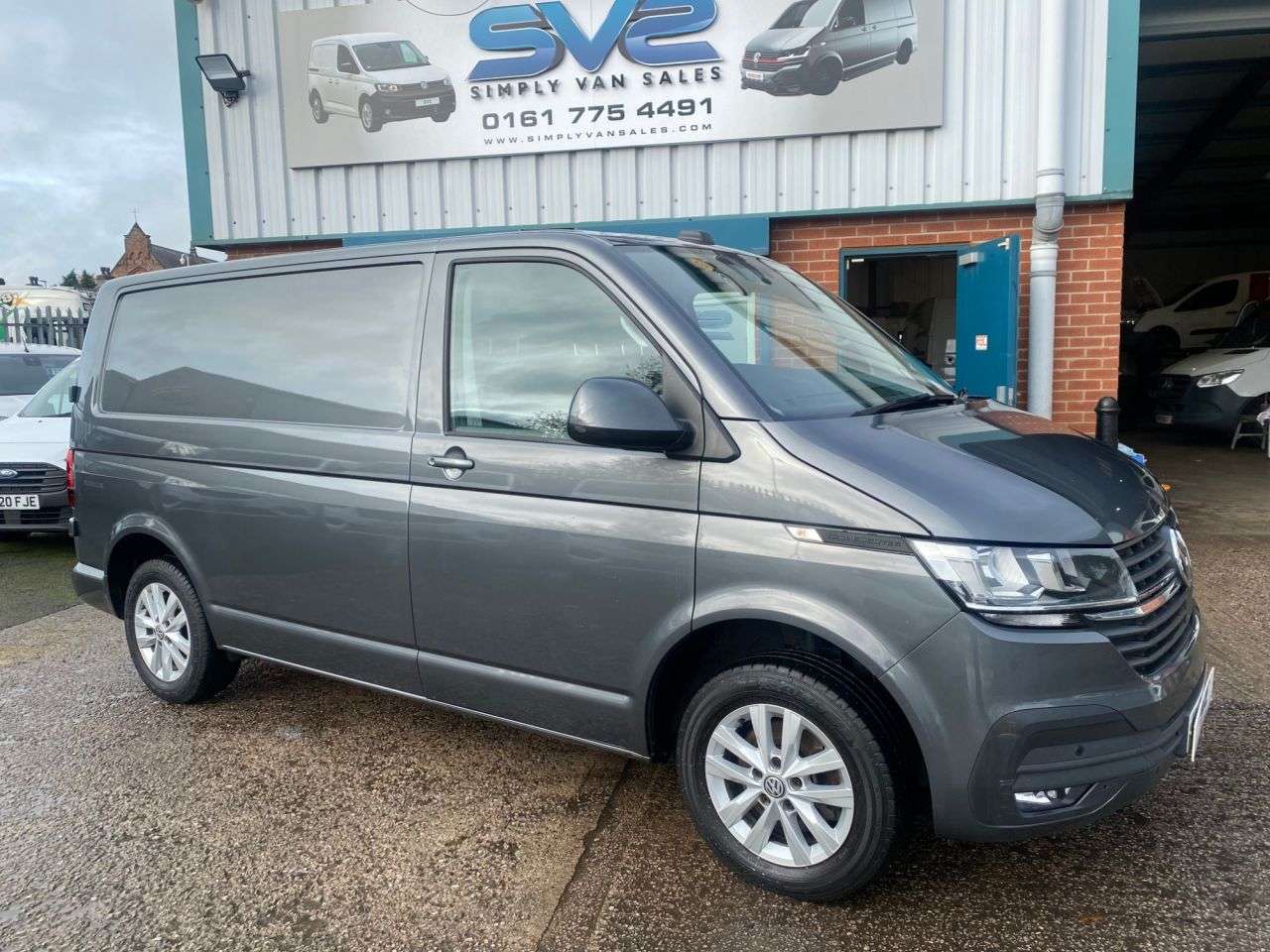 A 2021 VOLKSWAGEN TRANSPORTER 2.0 TDI T28 SWB HIGHLINE 6SPD 150BHP WITH AIRCON METALLIC GREY *** FREE MAI A 2021 VOLKSWAGEN TRANSPORTER 2.0 TDI T28 SWB HIGHLINE 6SPD 150BHP WITH AIRCON METALLIC GREY *** FREE MAI