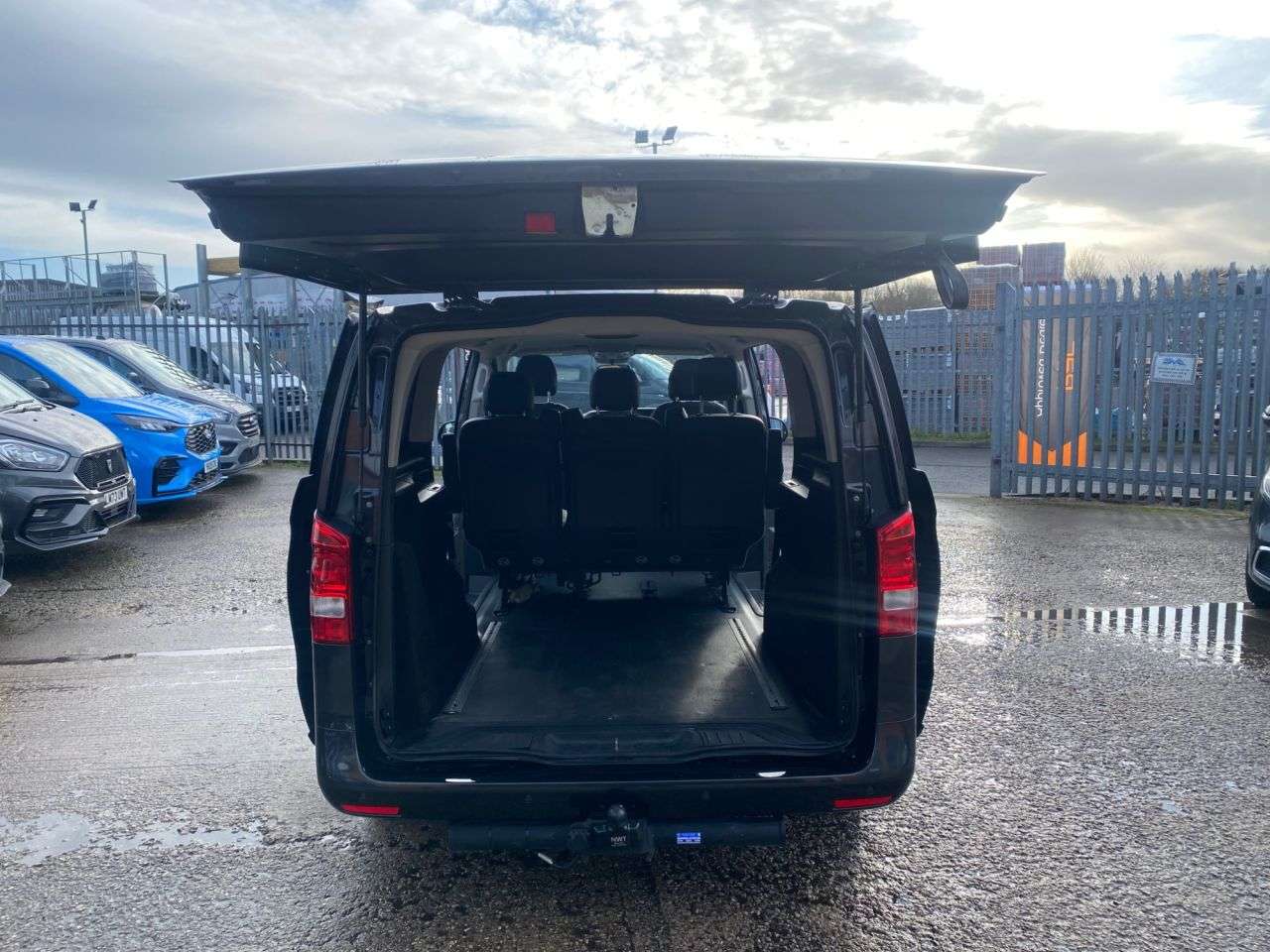 A 2021 MERCEDES-BENZ VITO 2.0 CDI 5 SEAT PROGRESSIVE AUTOMATIC CREW VAN 140BHP 34K MILES *** FREE MAI A 2021 MERCEDES-BENZ VITO 2.0 CDI 5 SEAT PROGRESSIVE AUTOMATIC CREW VAN 140BHP 34K MILES *** FREE MAI