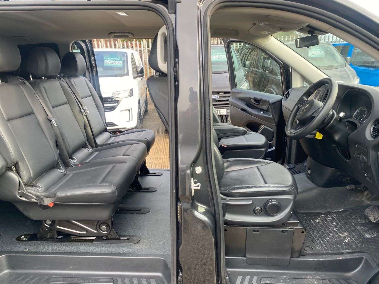 A 2021 MERCEDES-BENZ VITO 2.0 CDI 5 SEAT PROGRESSIVE AUTOMATIC CREW VAN 140BHP 34K MILES *** FREE MAI A 2021 MERCEDES-BENZ VITO 2.0 CDI 5 SEAT PROGRESSIVE AUTOMATIC CREW VAN 140BHP 34K MILES *** FREE MAI