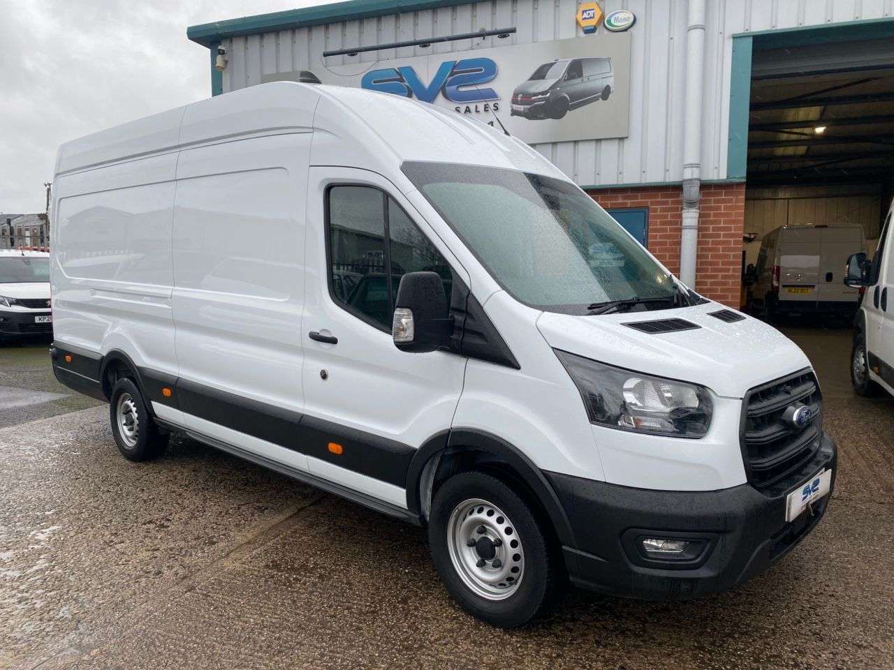 A 2023 FORD TRANSIT 2.0 T350 RWD L4 EURO 6 XLWB JUMBO BIGGER 170BHP 69K MILES A 2023 FORD TRANSIT 2.0 T350 RWD L4 EURO 6 XLWB JUMBO BIGGER 170BHP 69K MILES