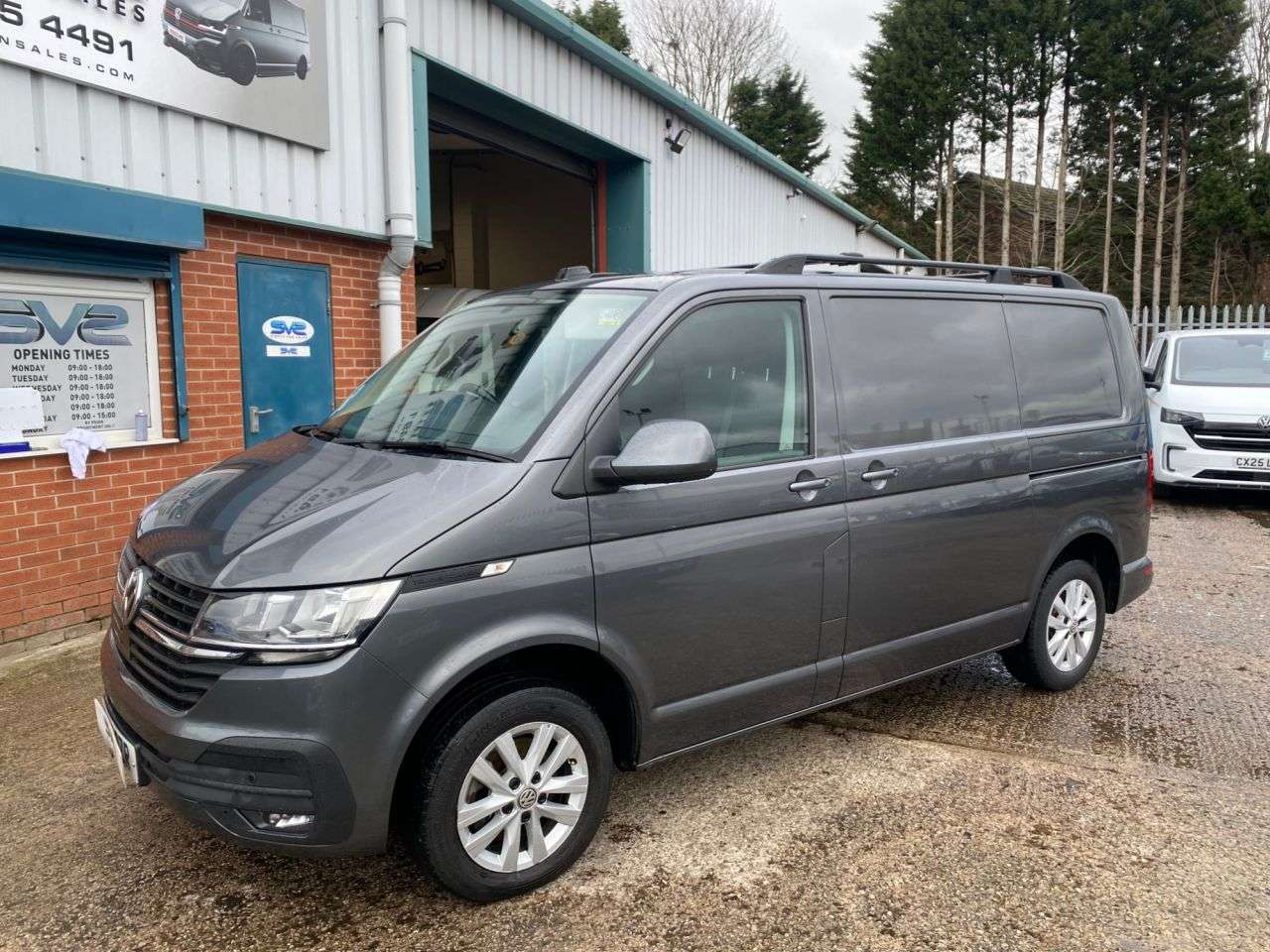 A 2021 VOLKSWAGEN TRANSPORTER 2.0 TDI T30 HIGHLINE 150BHP 6 SPEED SWB EURO 6 WITH TAILGATE IDEAL CAMPER A 2021 VOLKSWAGEN TRANSPORTER 2.0 TDI T30 HIGHLINE 150BHP 6 SPEED SWB EURO 6 WITH TAILGATE IDEAL CAMPER