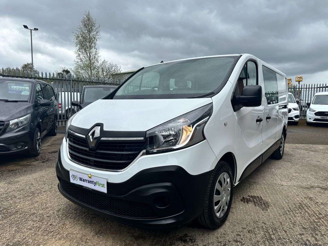 A 2021 RENAULT TRAFIC CREW CAB KOMBI VAN 6 SEATER LWB 120bhp 6 SPEED EURO 6, 17,000 MILES A 2021 RENAULT TRAFIC CREW CAB KOMBI VAN 6 SEATER LWB 120bhp 6 SPEED EURO 6, 17,000 MILES